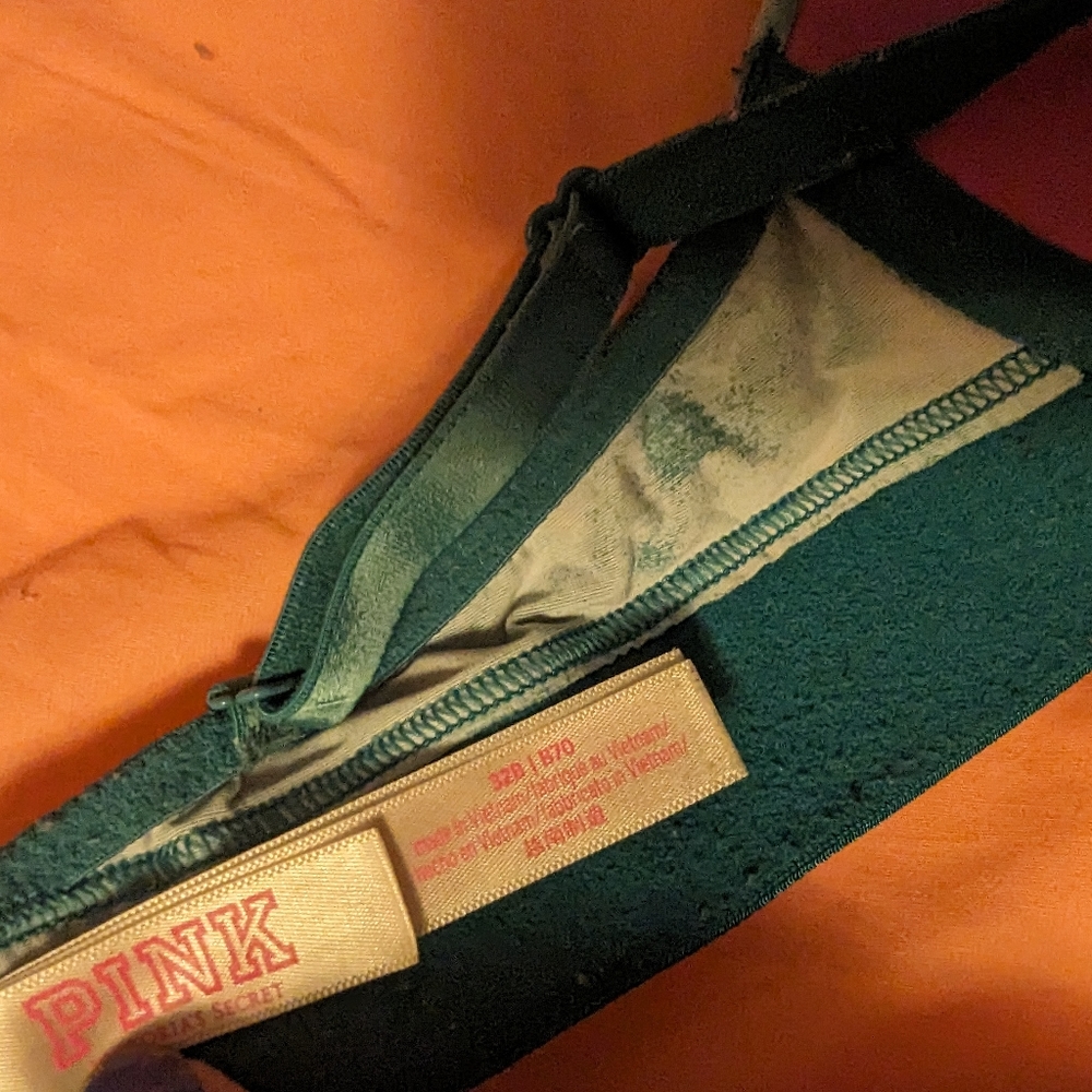 32b Victoria secret pink bra - Picture 3 of 3